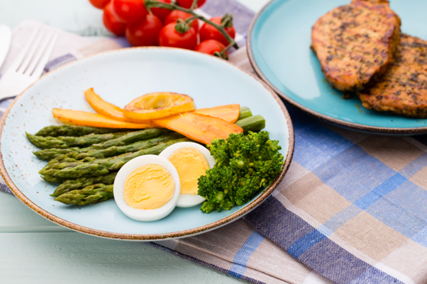 Low carb diet plan featuring eggs, asparagus, vegetables and lean protein to support weight loss. 